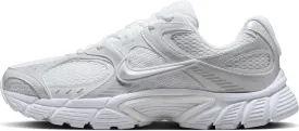 Nike Women's V5 Runner Sneaker